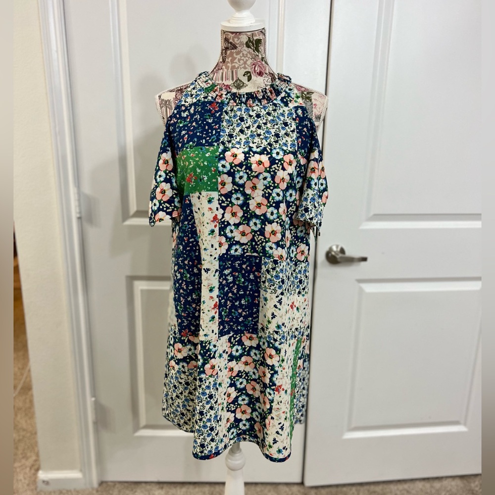 Cold shoulder short floral dress, size M, Zara.